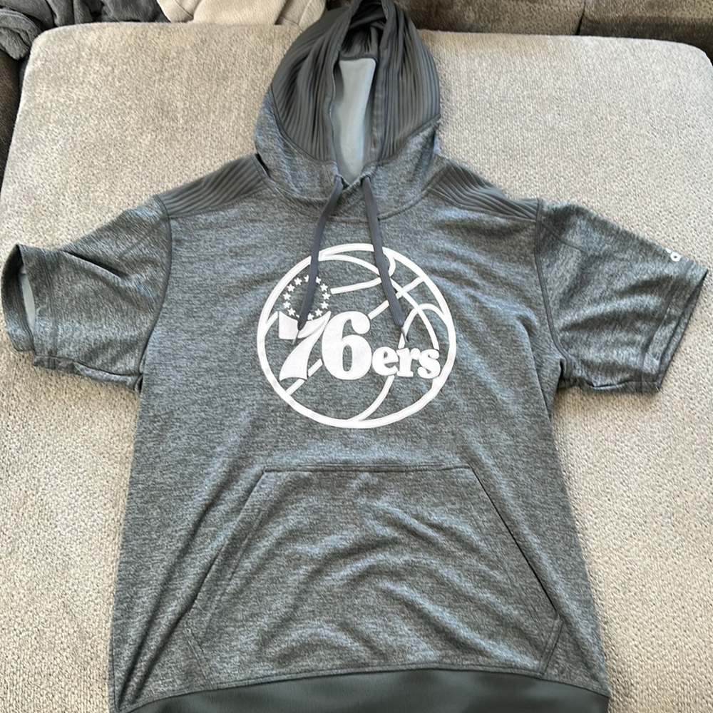 76ers Short sleeve hooded sweatshirt